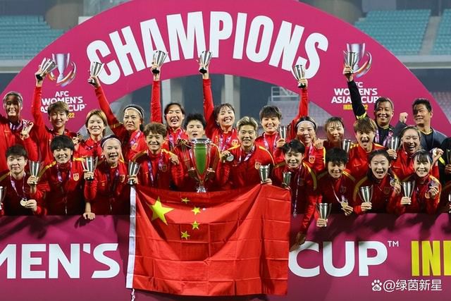 不待阿强回应，她脚下猛地用力，碾压、再碾压……手指骨发出碎裂的声响。